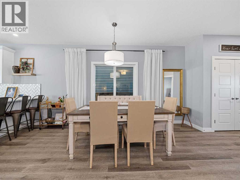 124 Highview Gate Se, Airdrie, AB - Indoor Photo Showing Dining Room