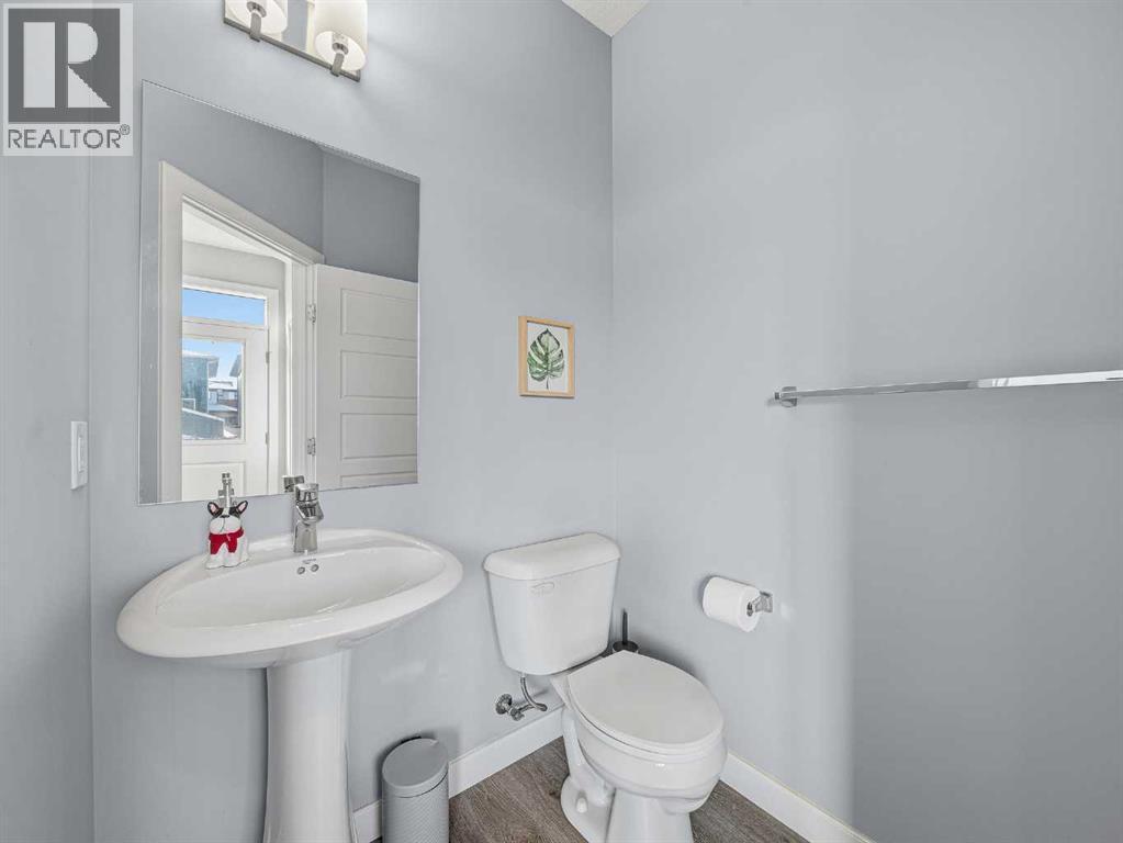 124 Highview Gate Se, Airdrie, AB - Indoor Photo Showing Bathroom