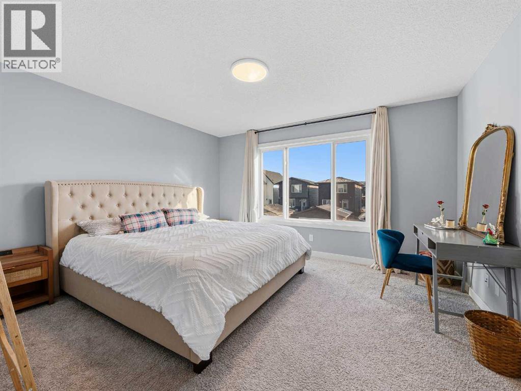 124 Highview Gate Se, Airdrie, AB - Indoor Photo Showing Bedroom