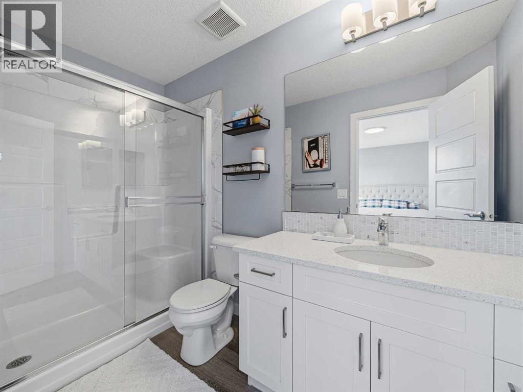 124 Highview Gate Se, Airdrie, AB - Indoor Photo Showing Bathroom
