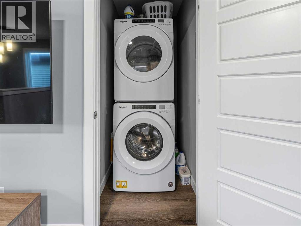 124 Highview Gate Se, Airdrie, AB - Indoor Photo Showing Laundry Room