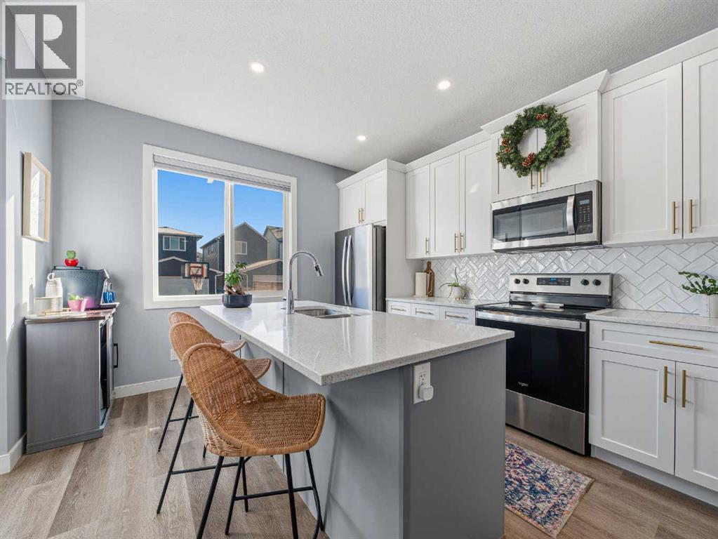 124 Highview Gate Se, Airdrie, AB - Indoor Photo Showing Kitchen With Stainless Steel Kitchen With Upgraded Kitchen