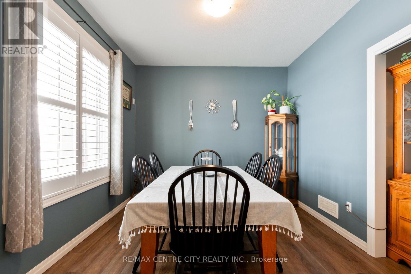 24 Renaissance Drive, St. Thomas, ON - Indoor Photo Showing Dining Room