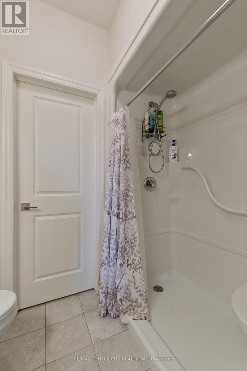 24 Renaissance Drive, St. Thomas, ON - Indoor Photo Showing Bathroom