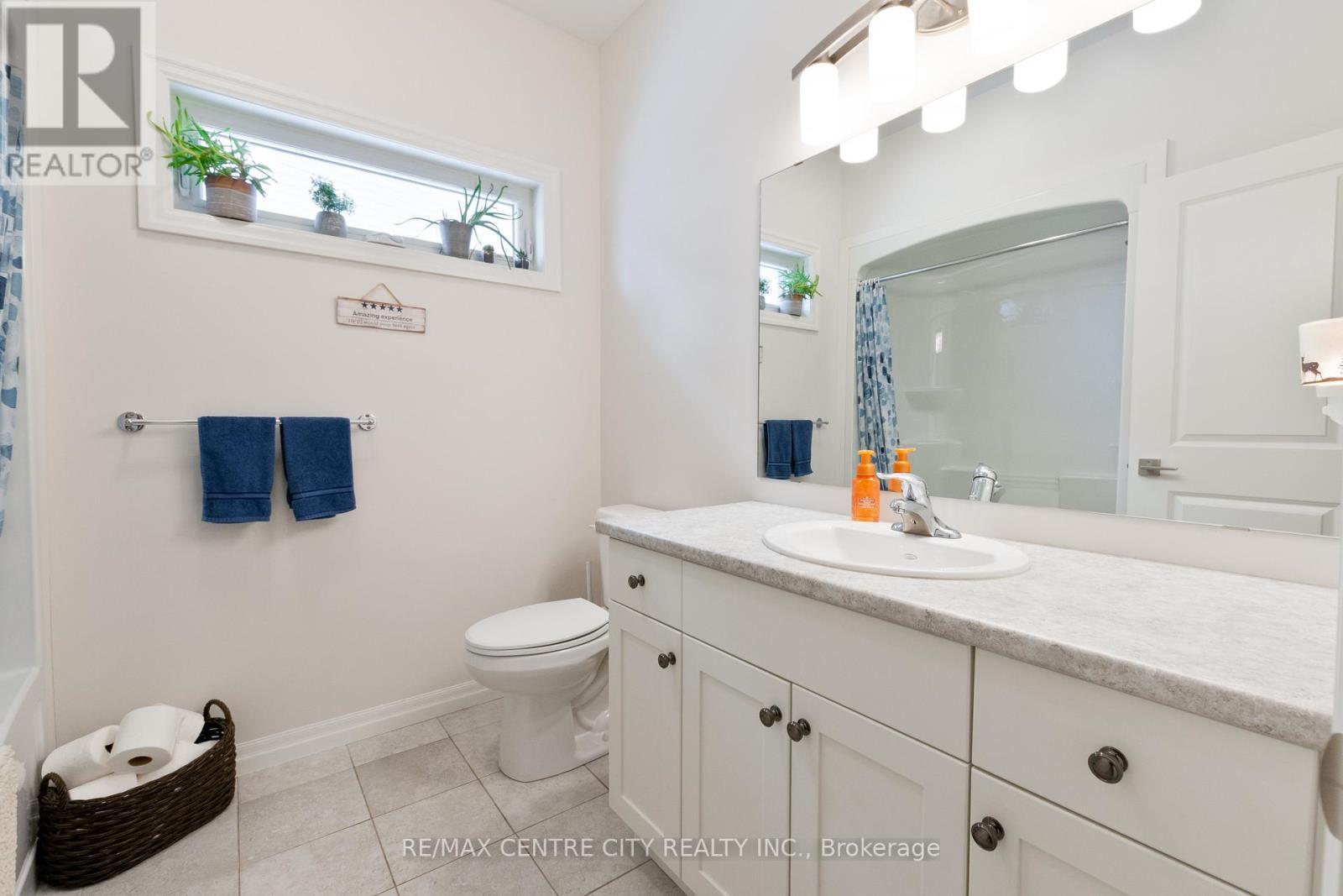 24 Renaissance Drive, St. Thomas, ON - Indoor Photo Showing Bathroom