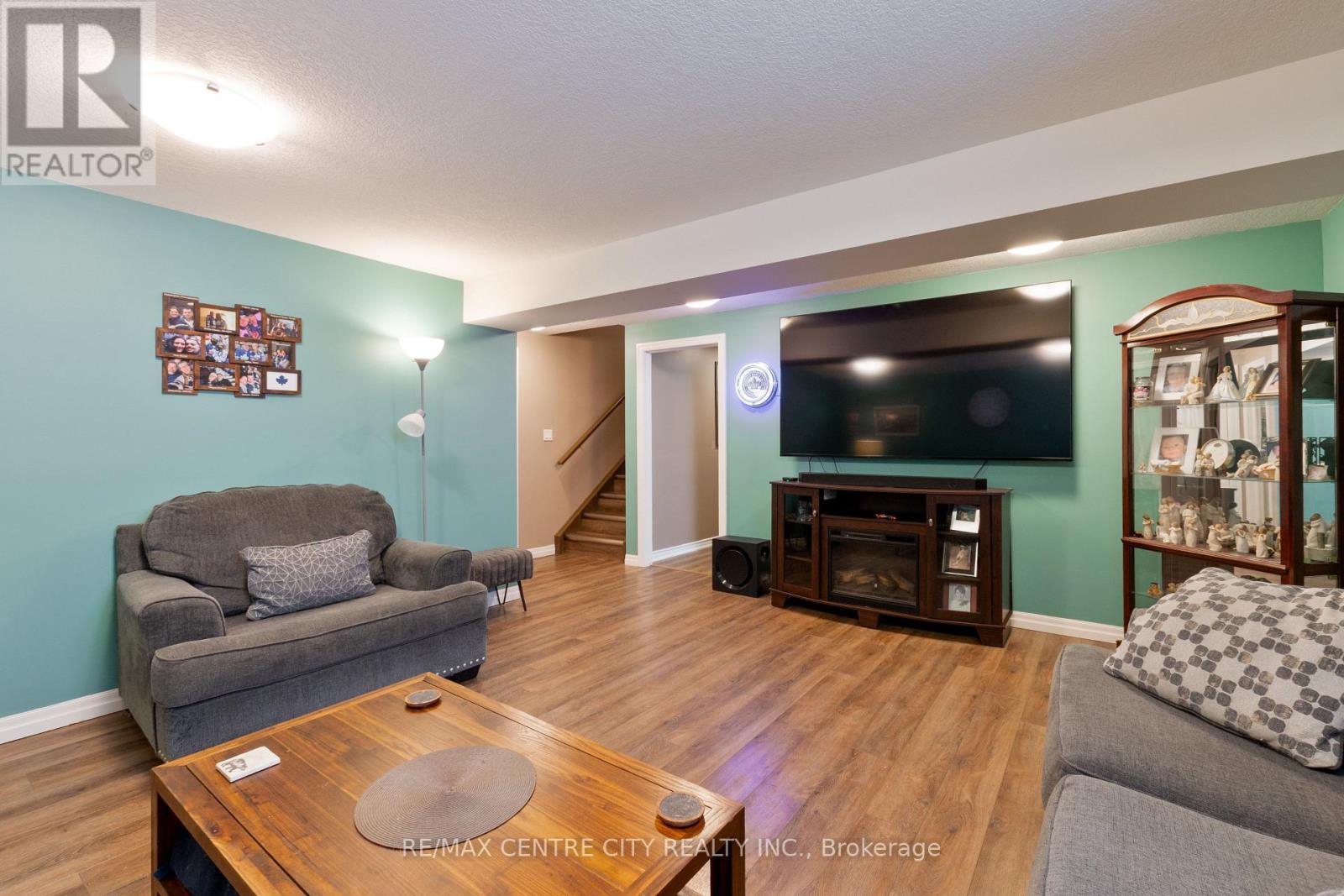 24 Renaissance Drive, St. Thomas, ON - Indoor Photo Showing Living Room