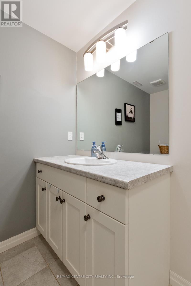 24 Renaissance Drive, St. Thomas, ON - Indoor Photo Showing Bathroom