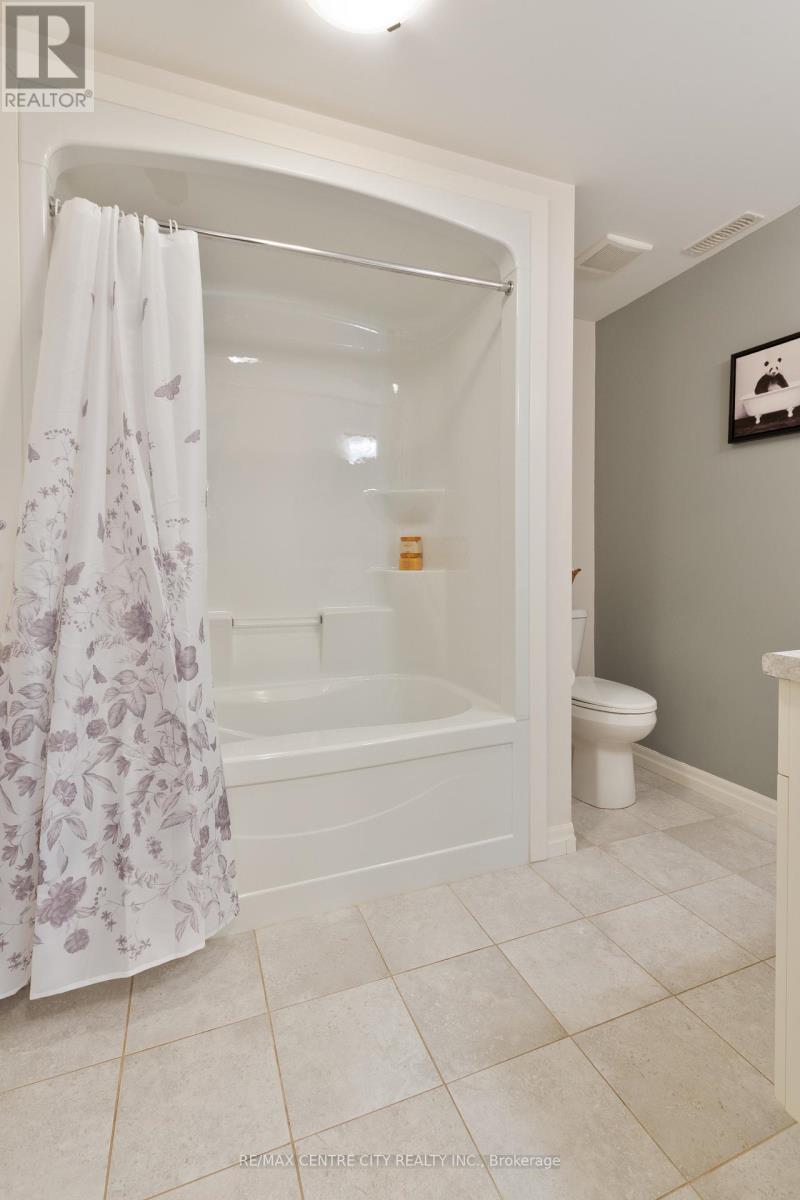 24 Renaissance Drive, St. Thomas, ON - Indoor Photo Showing Bathroom