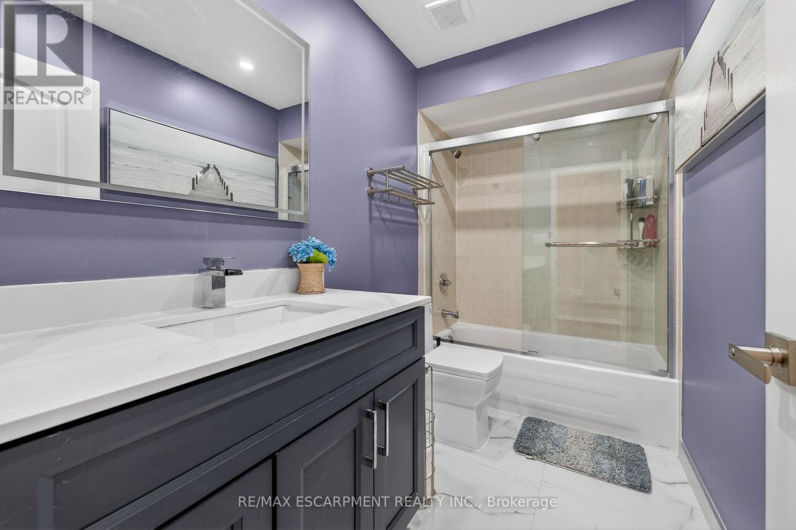33 Panorama Way, Hamilton, ON - Indoor Photo Showing Bathroom