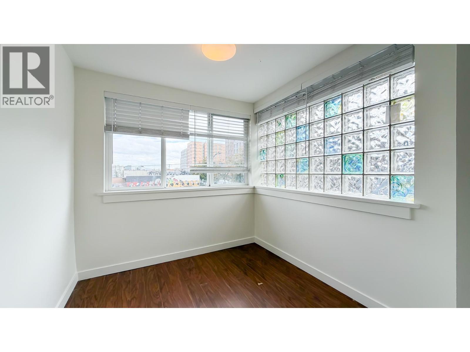 477 Powell Street, Vancouver, BC - Indoor Photo Showing Other Room