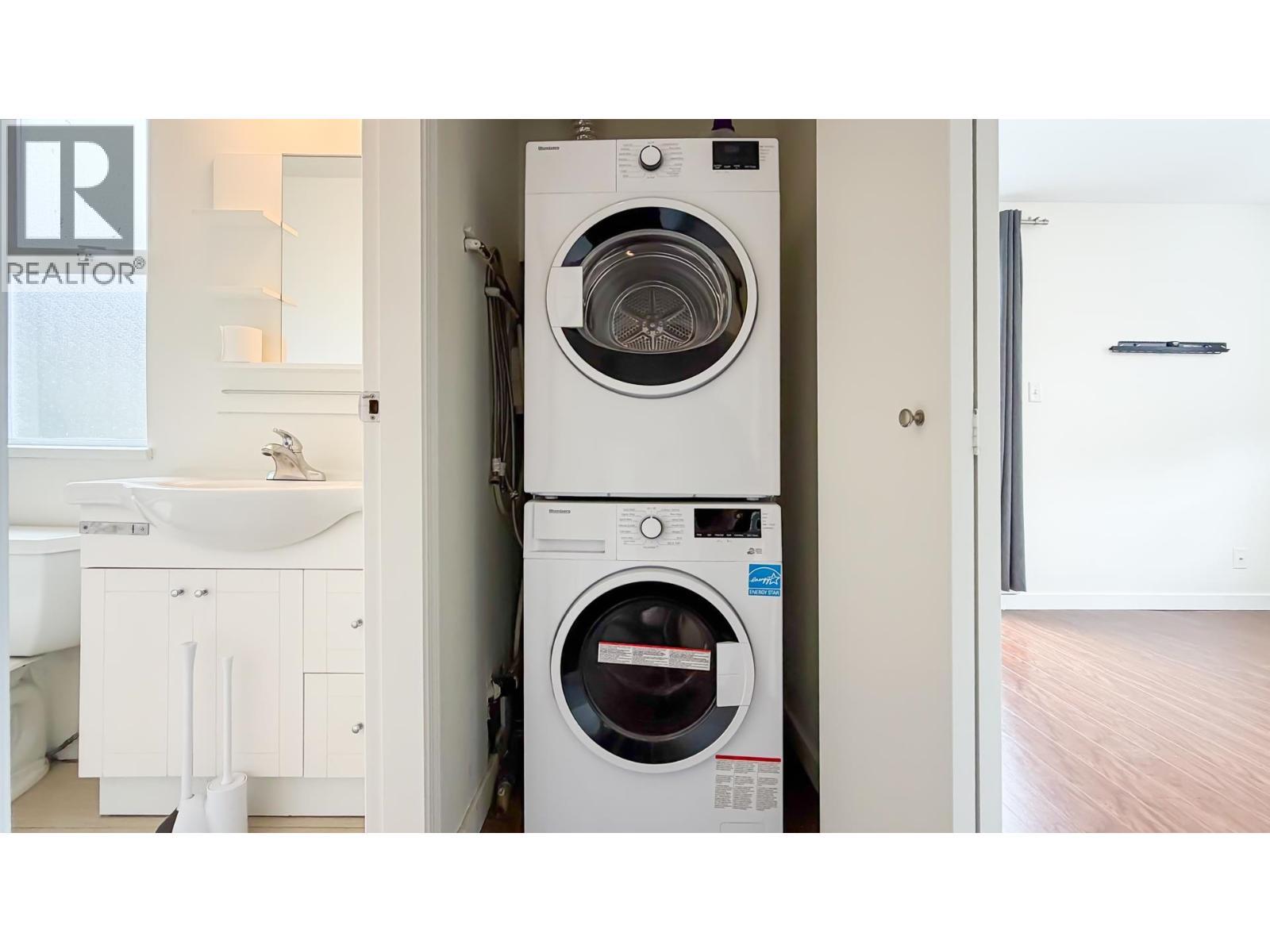 477 Powell Street, Vancouver, BC - Indoor Photo Showing Laundry Room
