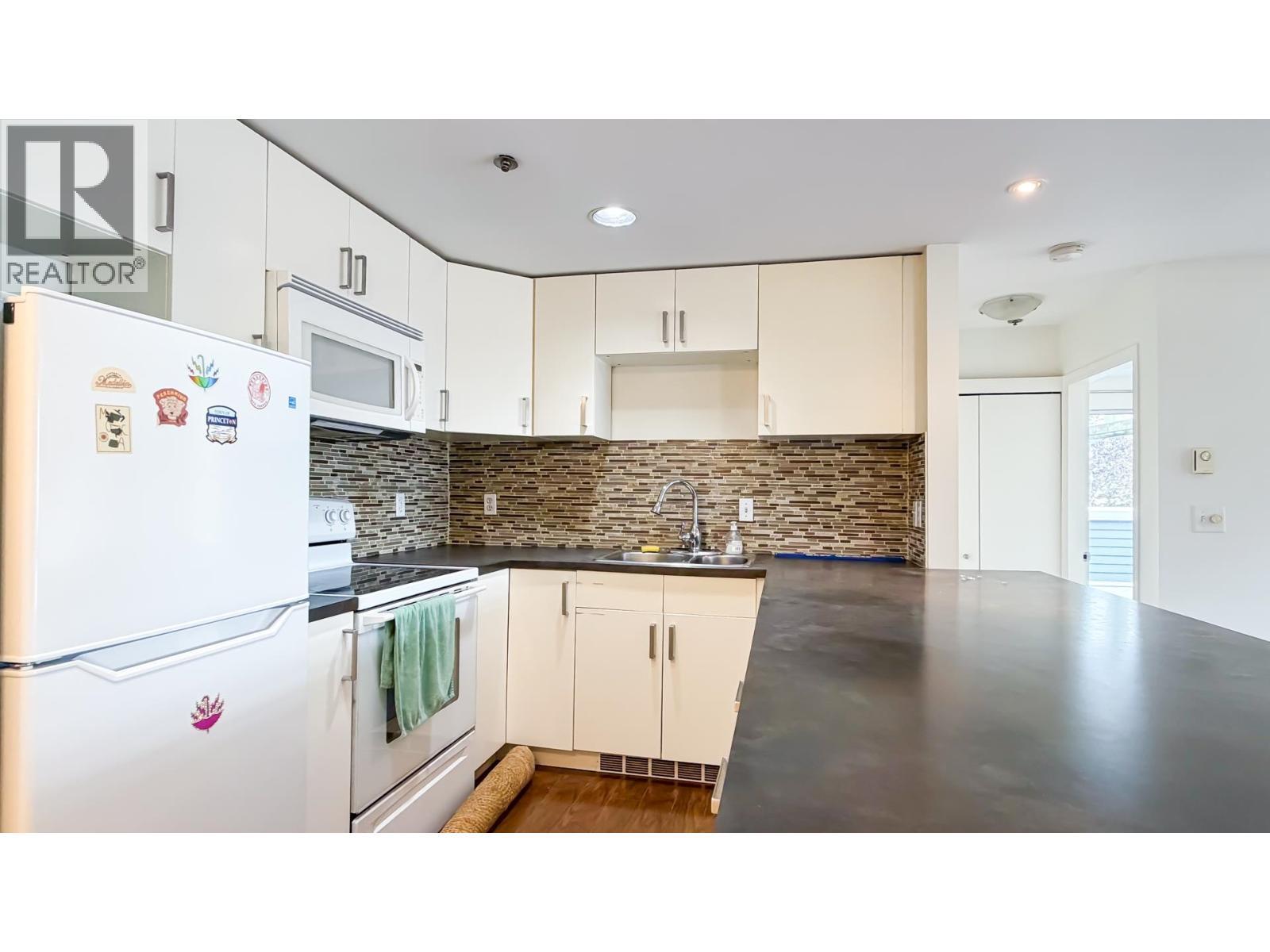 477 Powell Street, Vancouver, BC - Indoor Photo Showing Kitchen With Double Sink