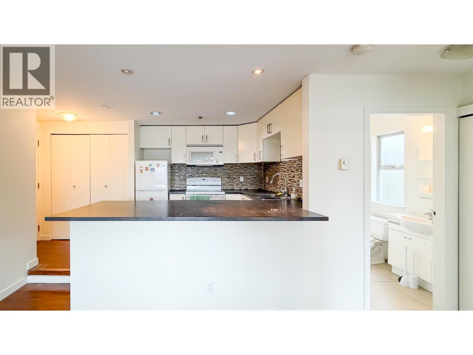 477 Powell Street, Vancouver, BC - Indoor Photo Showing Kitchen
