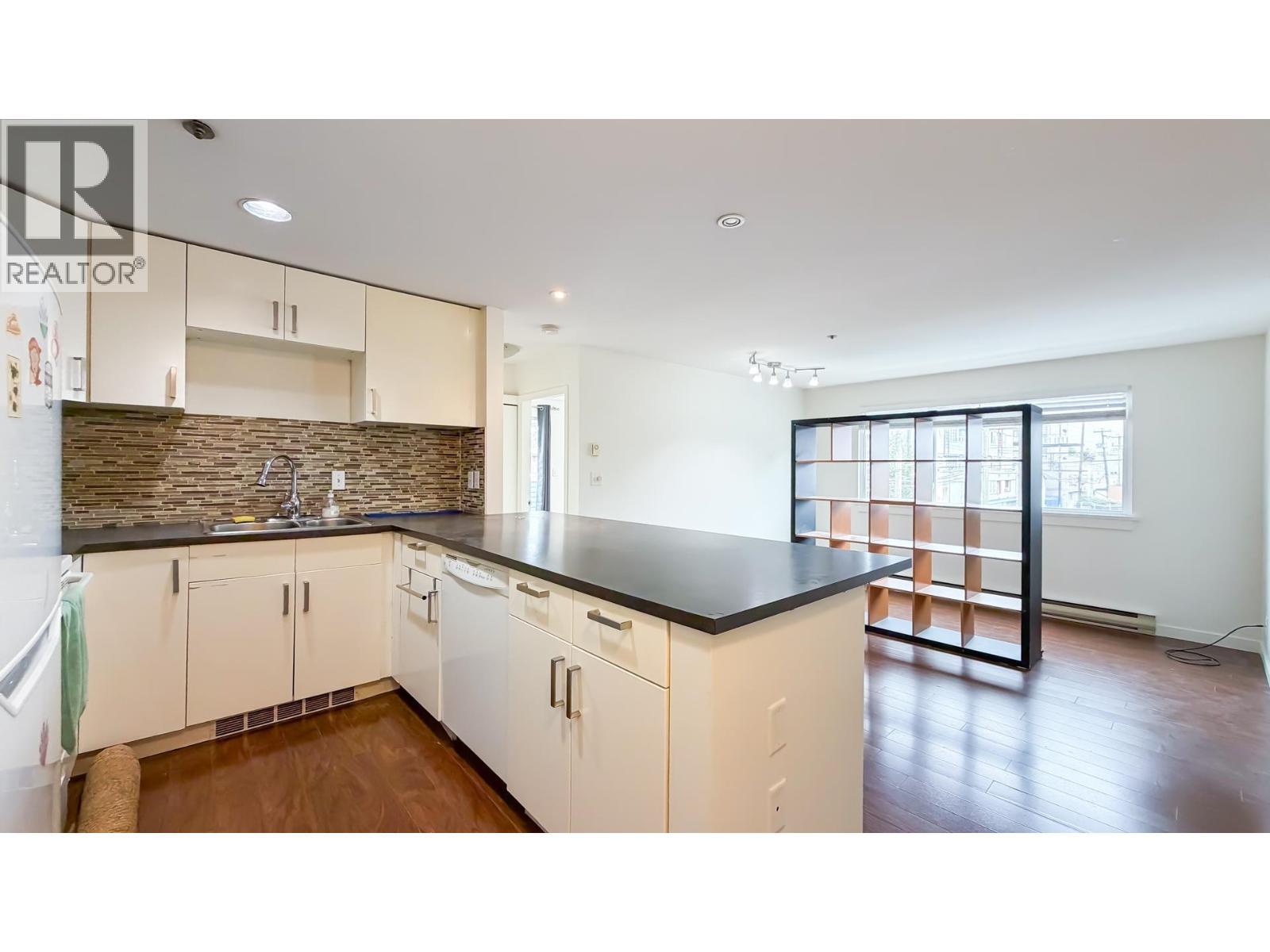 477 Powell Street, Vancouver, BC - Indoor Photo Showing Kitchen