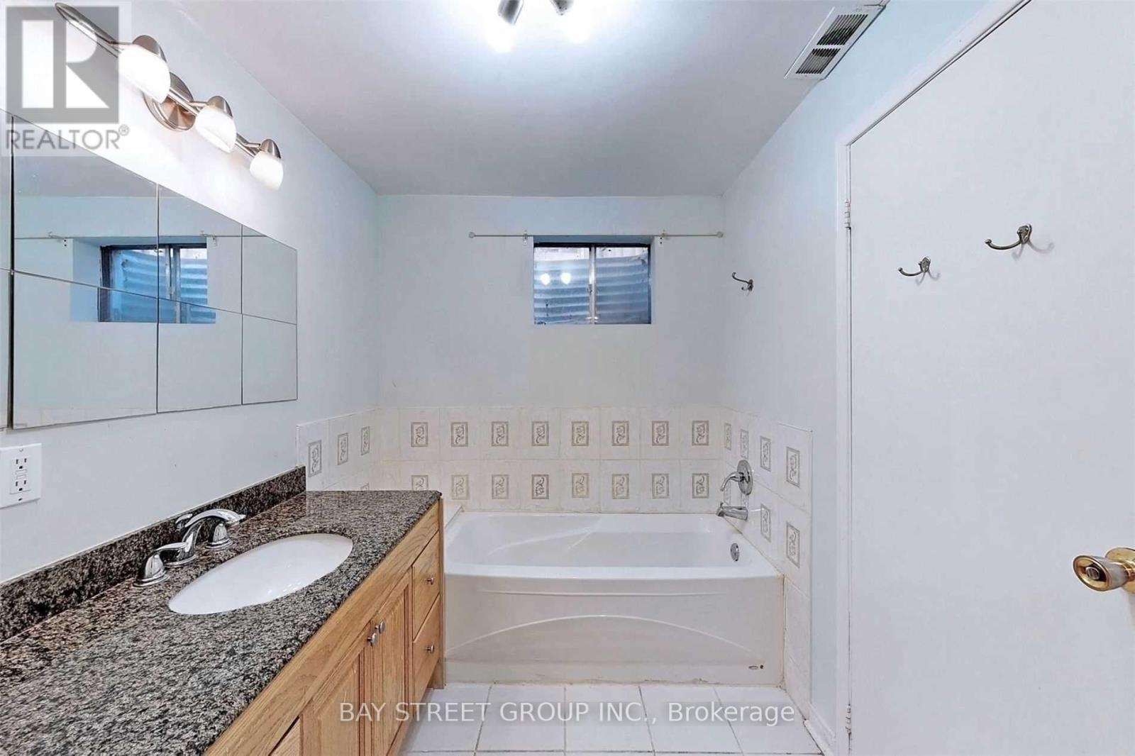 4 PIECES BATHROOM - 189 Martindale Avenue, Oakville, ON - Indoor Photo Showing Bathroom