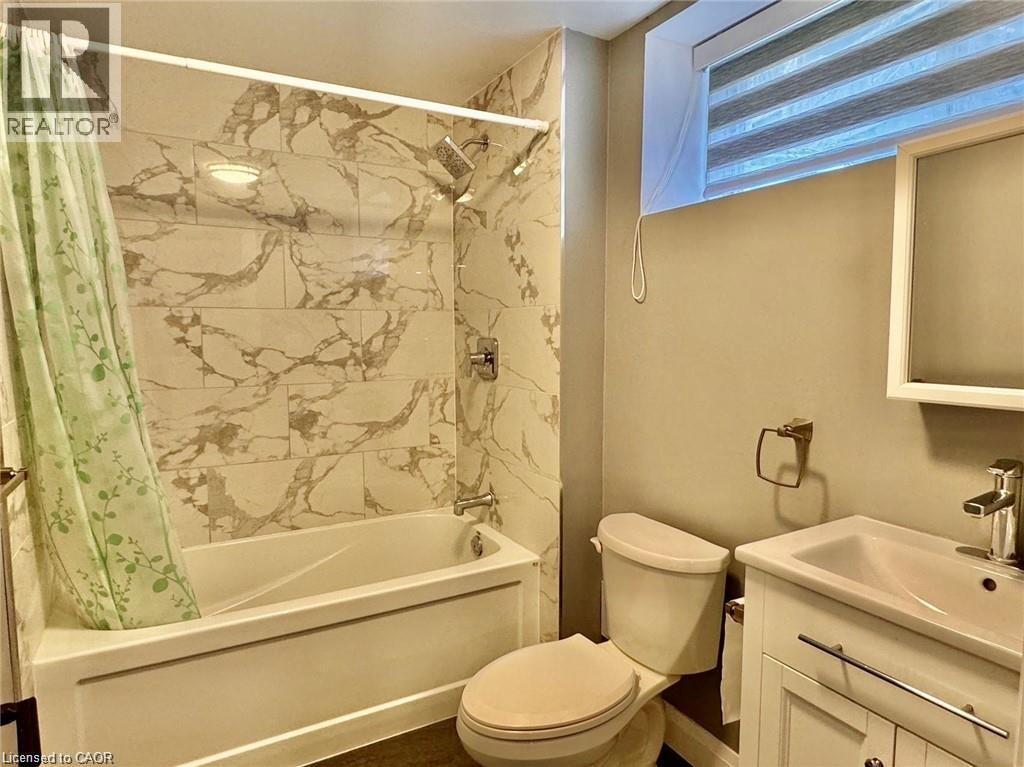 229 Sunny Meadow Court, Kitchener, ON - Indoor Photo Showing Bathroom