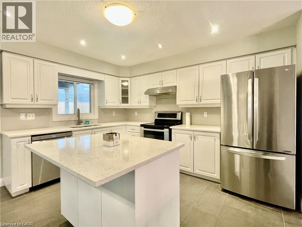 229 Sunny Meadow Court, Kitchener, ON - Indoor Photo Showing Kitchen