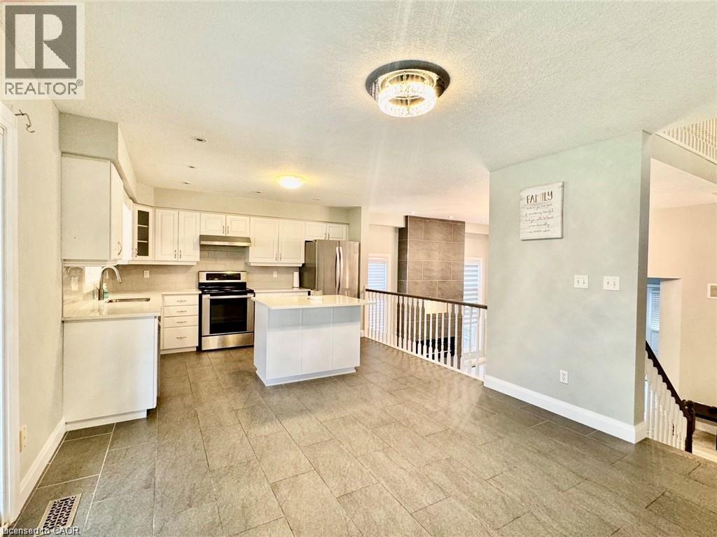 229 Sunny Meadow Court, Kitchener, ON - Indoor Photo Showing Kitchen