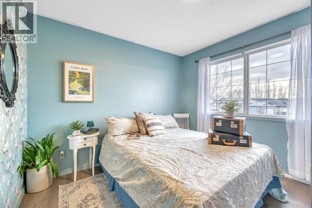 512 Highland Close, Strathmore, AB - Indoor Photo Showing Bedroom