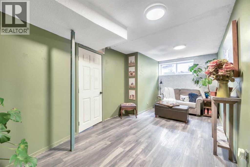 512 Highland Close, Strathmore, AB - Indoor Photo Showing Other Room