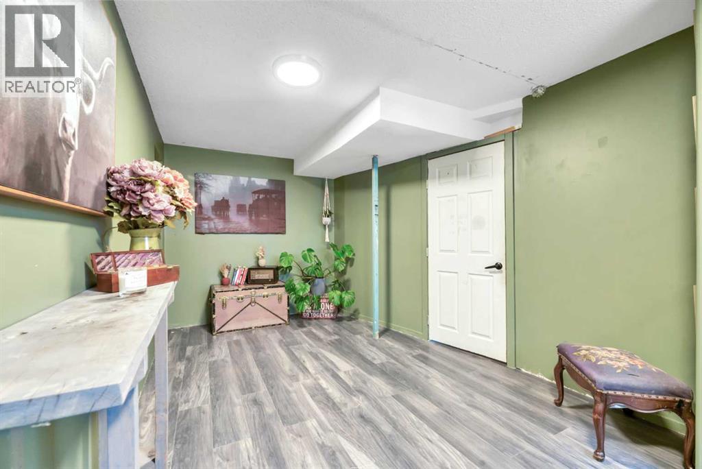 512 Highland Close, Strathmore, AB - Indoor Photo Showing Other Room