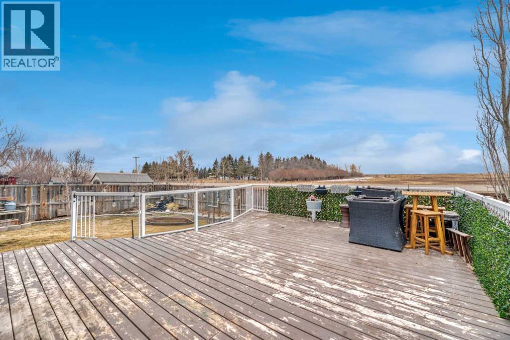 512 Highland Close, Strathmore, AB - Outdoor