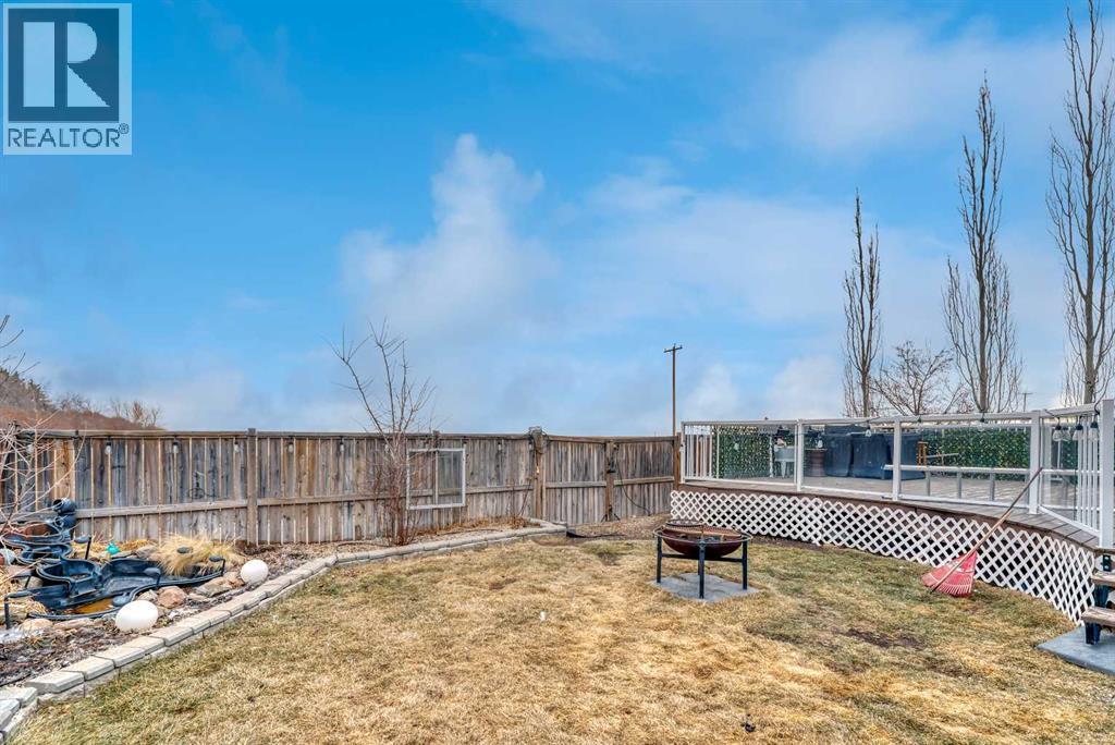 512 Highland Close, Strathmore, AB - Outdoor