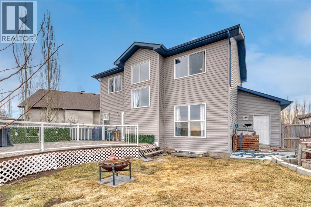 512 Highland Close, Strathmore, AB - Outdoor With Deck Patio Veranda With Exterior