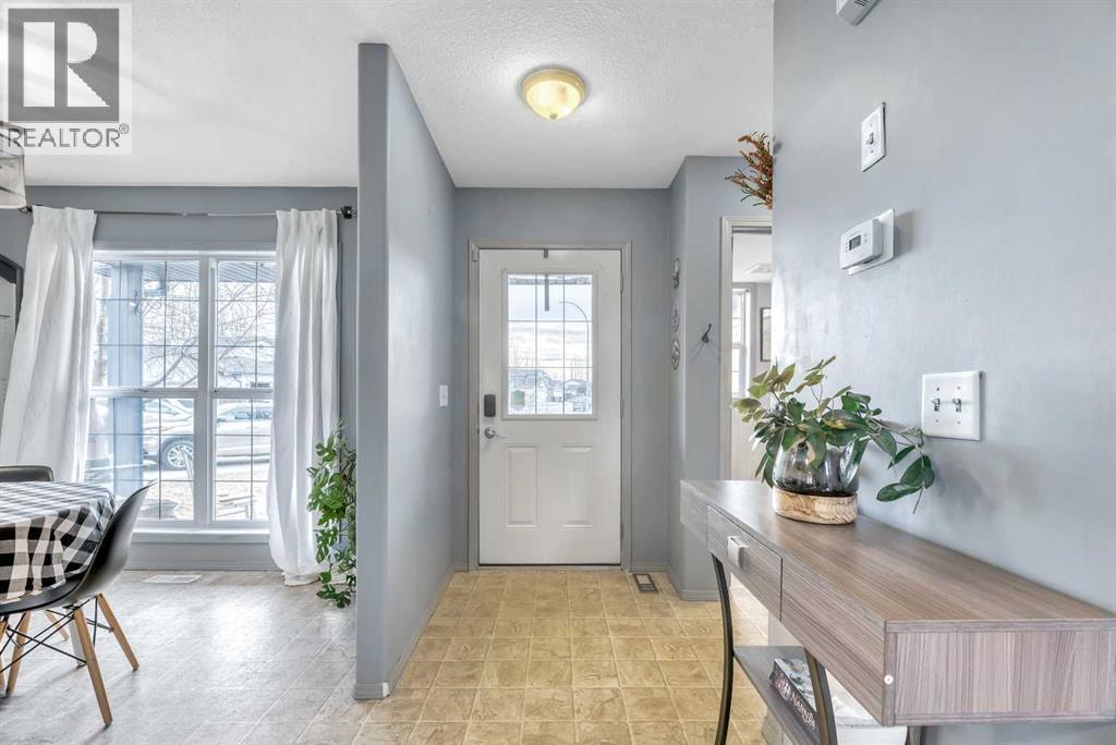 512 Highland Close, Strathmore, AB - Indoor