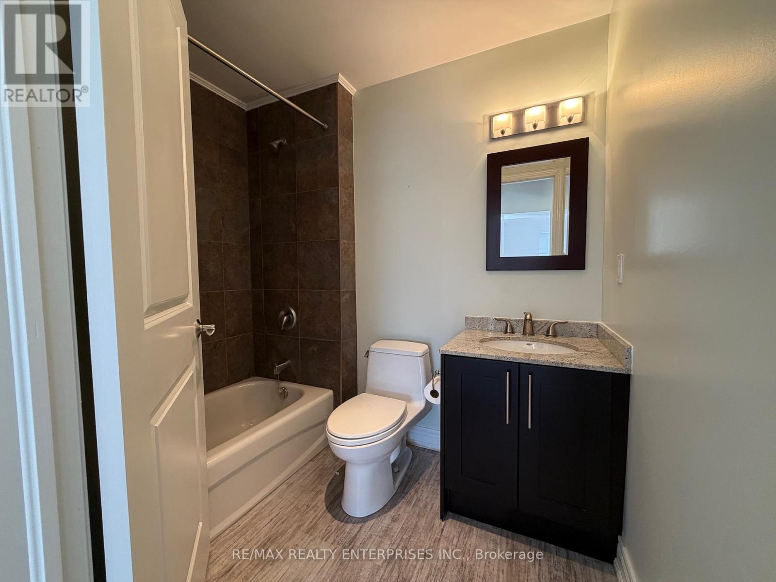 860 Clarkson Road S, Mississauga, ON - Indoor Photo Showing Bathroom
