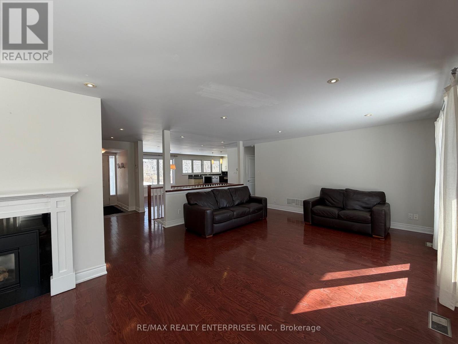 860 Clarkson Road S, Mississauga, ON - Indoor With Fireplace
