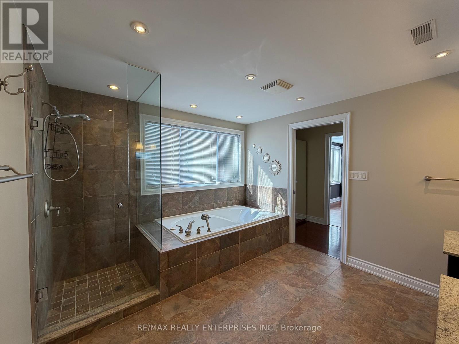 860 Clarkson Road S, Mississauga, ON - Indoor Photo Showing Bathroom