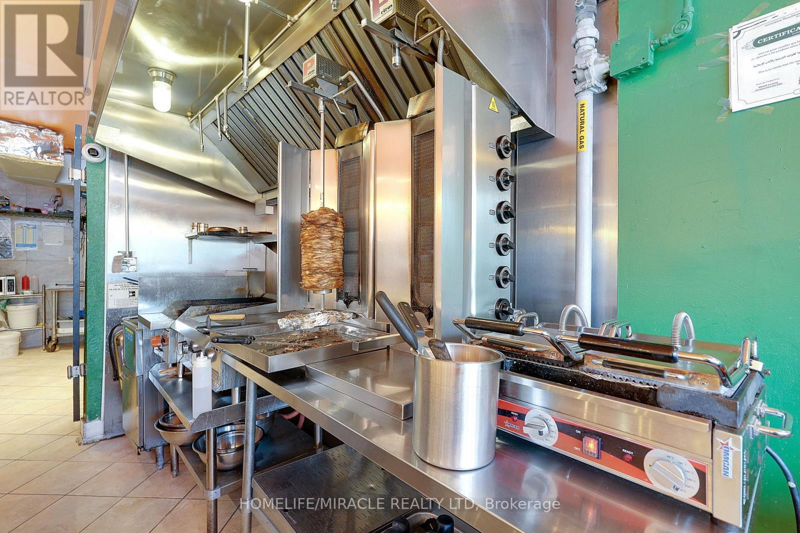 723 Lakeshore Road E, Mississauga, ON