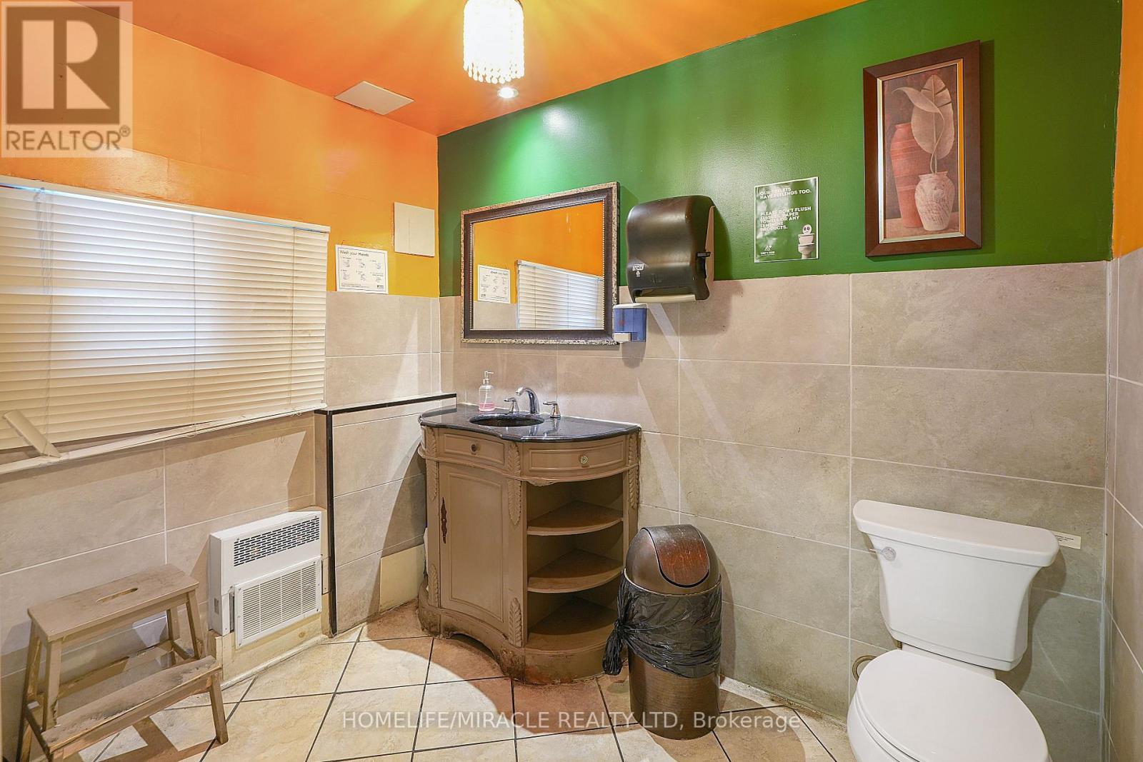 723 Lakeshore Road E, Mississauga, ON