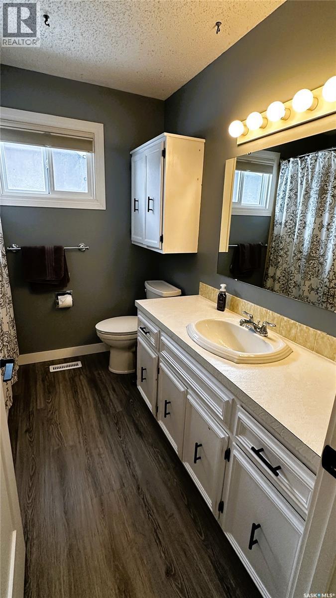 131 Dunsmore Drive, Regina, SK - Indoor Photo Showing Bathroom