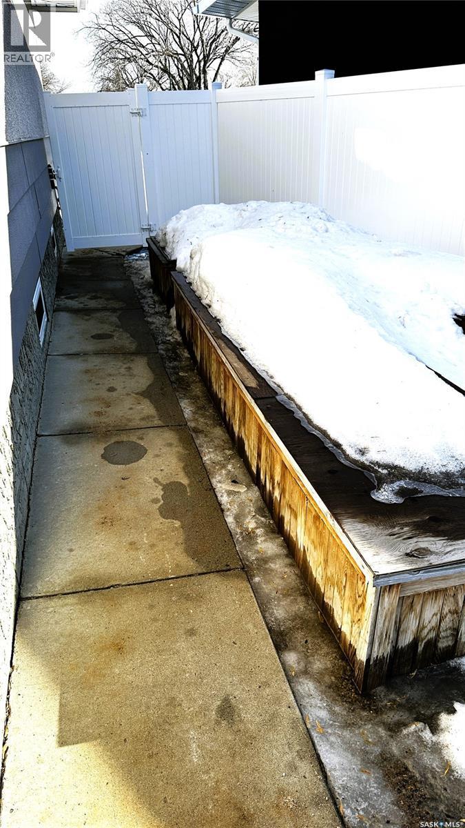 131 Dunsmore Drive, Regina, SK - Outdoor
