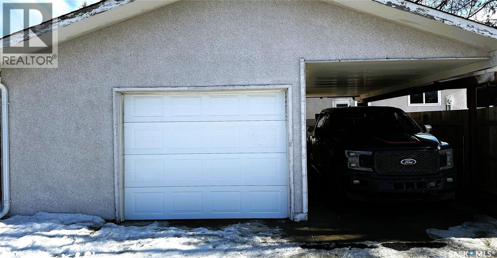 131 Dunsmore Drive, Regina, SK - Outdoor With Exterior