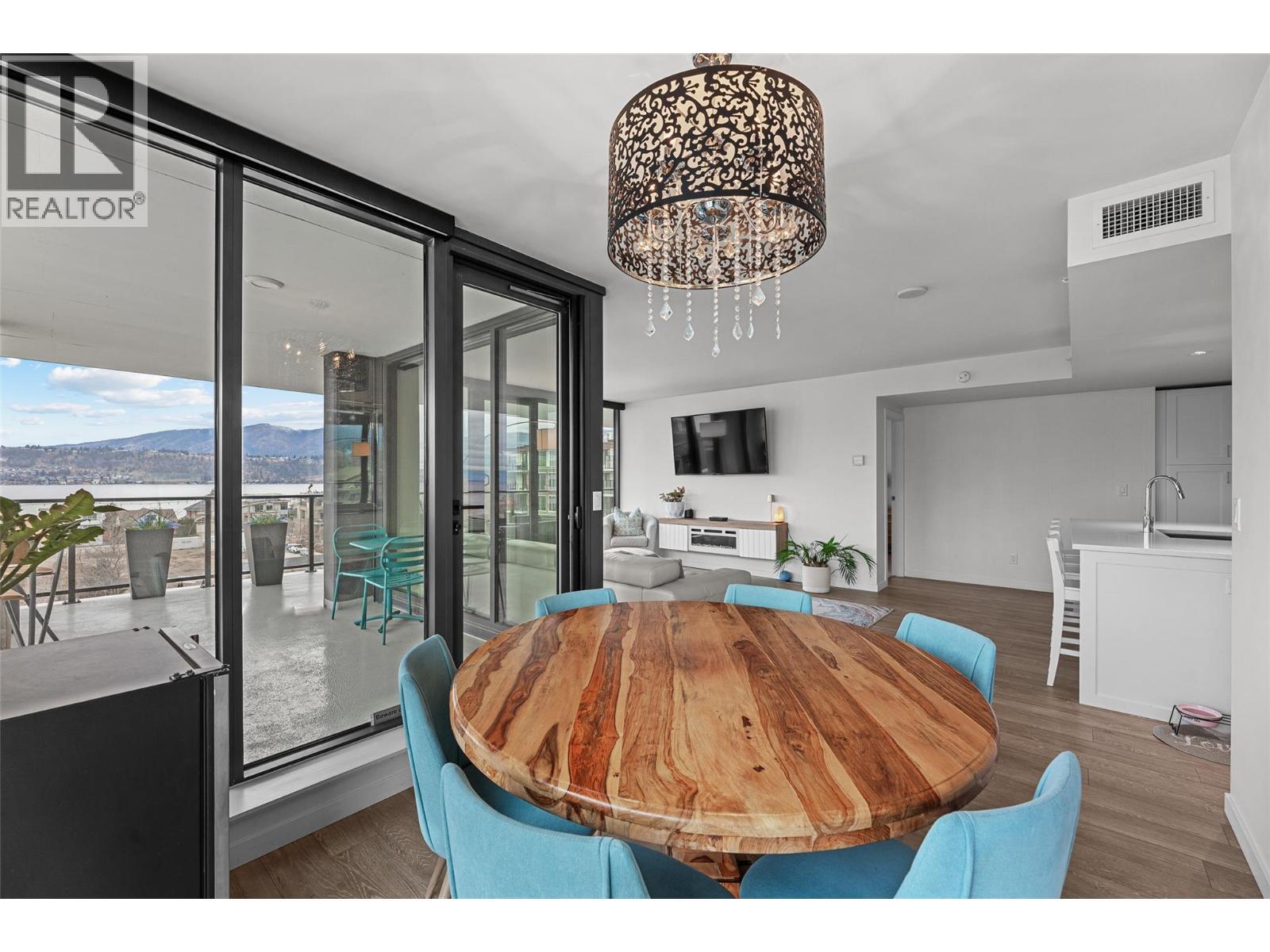 485 Groves Avenue Unit# 505, Kelowna, BC - Indoor Photo Showing Dining Room