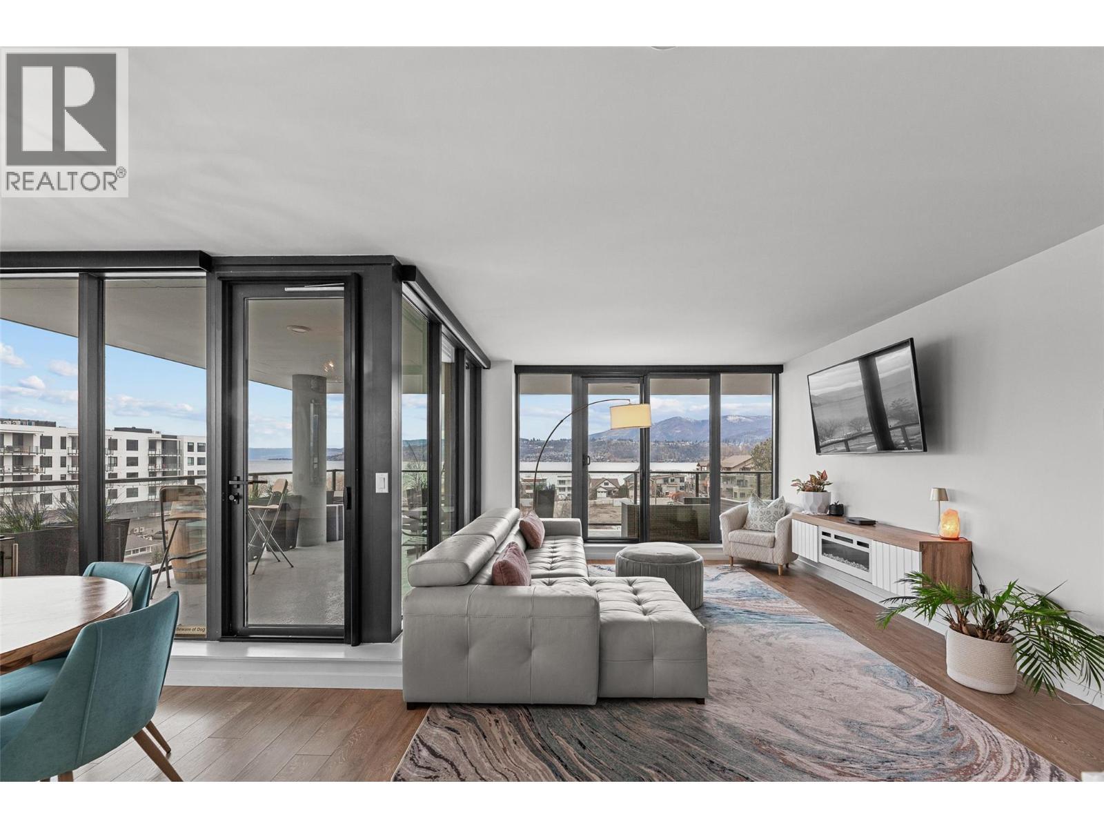 485 Groves Avenue Unit# 505, Kelowna, BC - Indoor Photo Showing Living Room