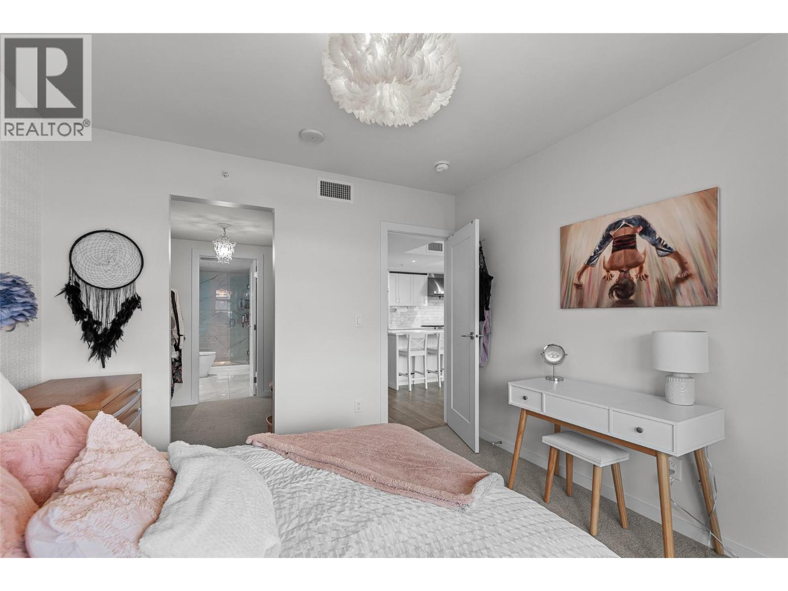 485 Groves Avenue Unit# 505, Kelowna, BC - Indoor Photo Showing Bedroom