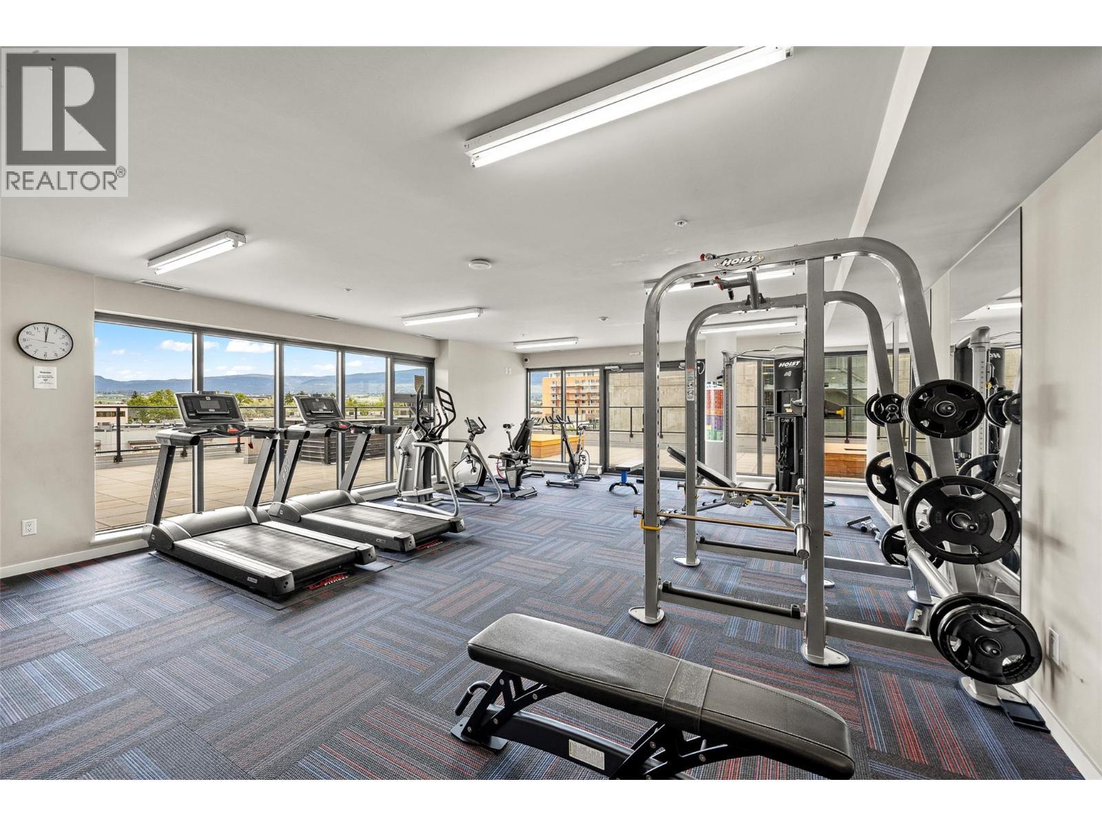 485 Groves Avenue Unit# 505, Kelowna, BC - Indoor Photo Showing Gym Room