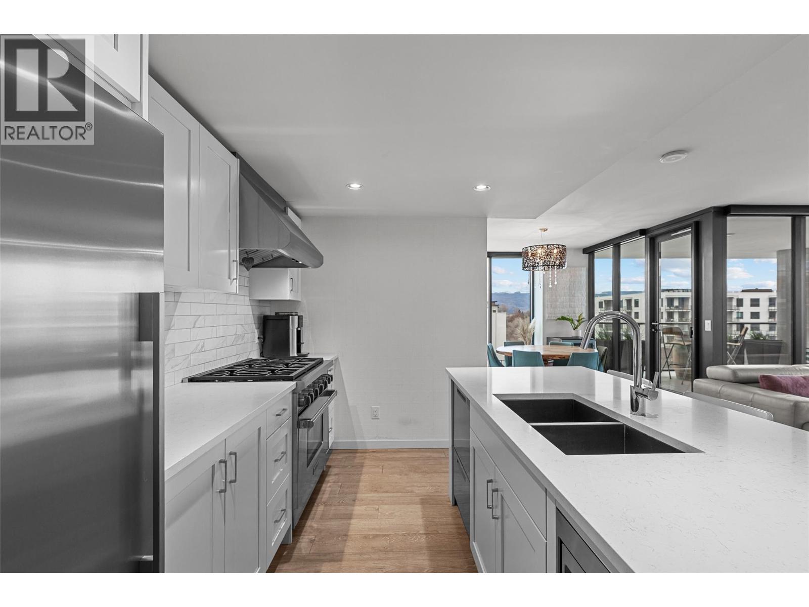 485 Groves Avenue Unit# 505, Kelowna, BC - Indoor Photo Showing Kitchen With Double Sink