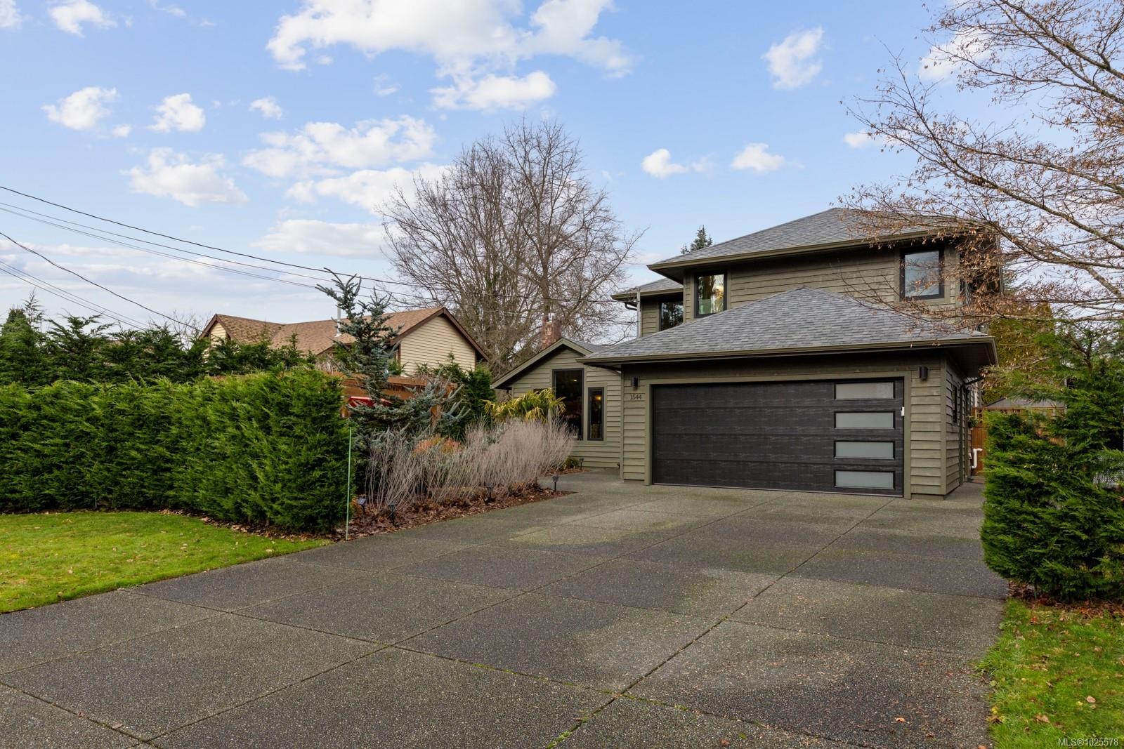 1544 Comox Ave, Comox, BC