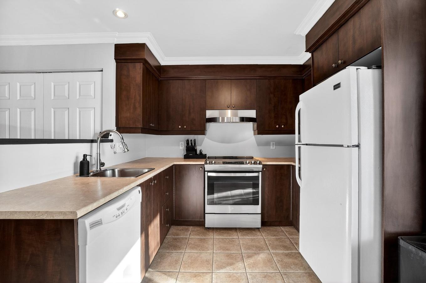 Kitchen - 202-5340 Rue Du Bocage, Terrebonne (La Plaine), QC - Indoor Photo Showing Kitchen