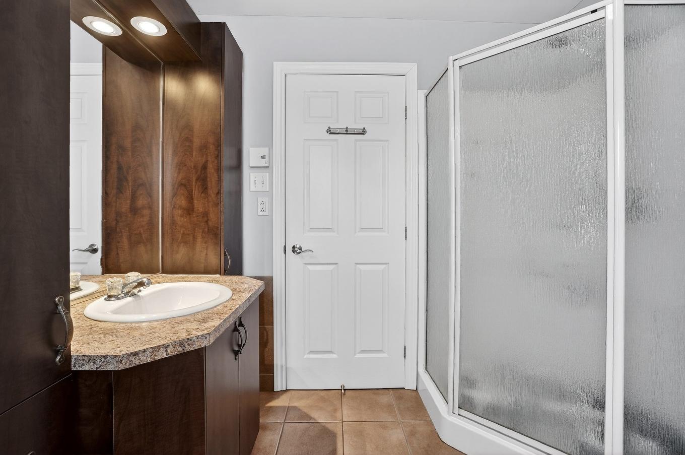 Bathroom - 202-5340 Rue Du Bocage, Terrebonne (La Plaine), QC - Indoor Photo Showing Bathroom