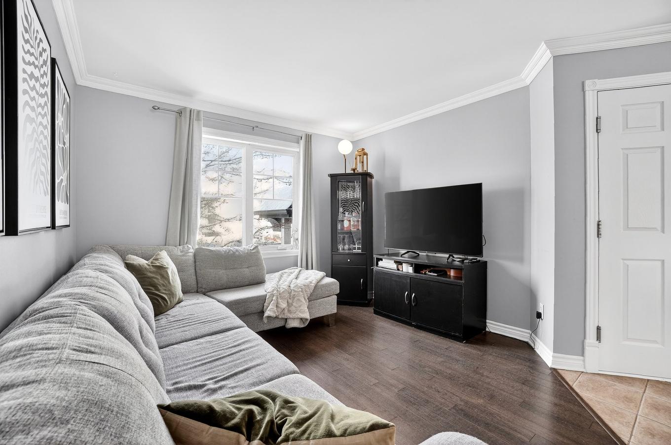 Living room - 202-5340 Rue Du Bocage, Terrebonne (La Plaine), QC - Indoor Photo Showing Living Room