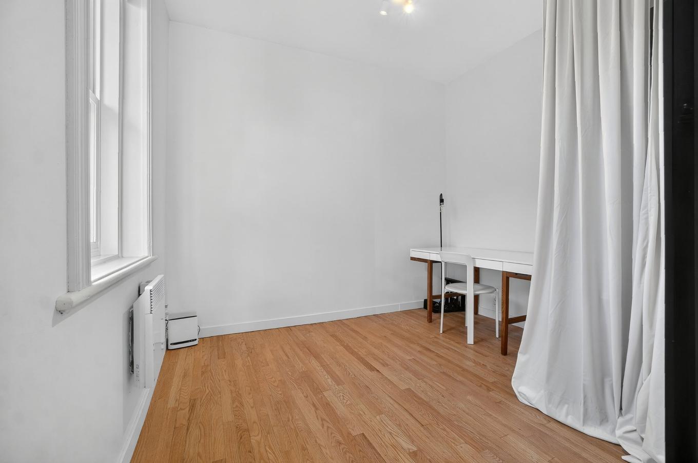 Chambre à coucher - 3954 Rue De Mentana, Montréal (Le Plateau-Mont-Royal), QC - Indoor Photo Showing Other Room