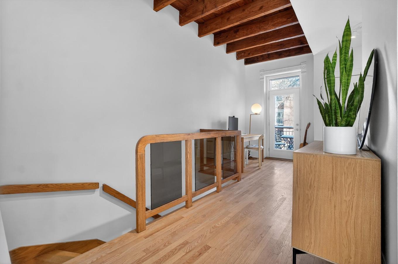 Mezzanine - 3954 Rue De Mentana, Montréal (Le Plateau-Mont-Royal), QC - Indoor Photo Showing Other Room