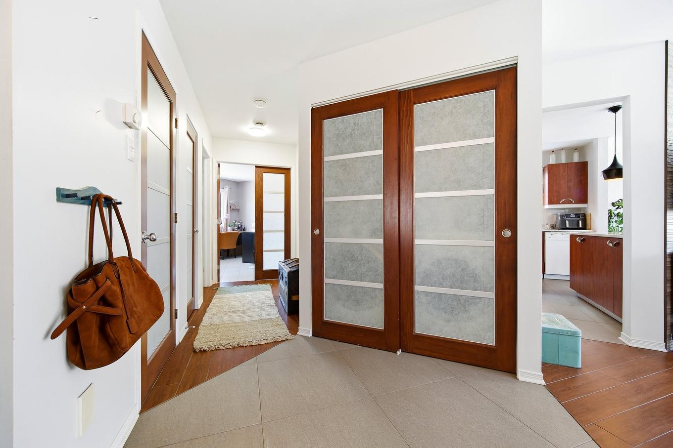 Hall - 202-140 Rue Parent, Longueuil (Greenfield Park), QC - Indoor Photo Showing Other Room