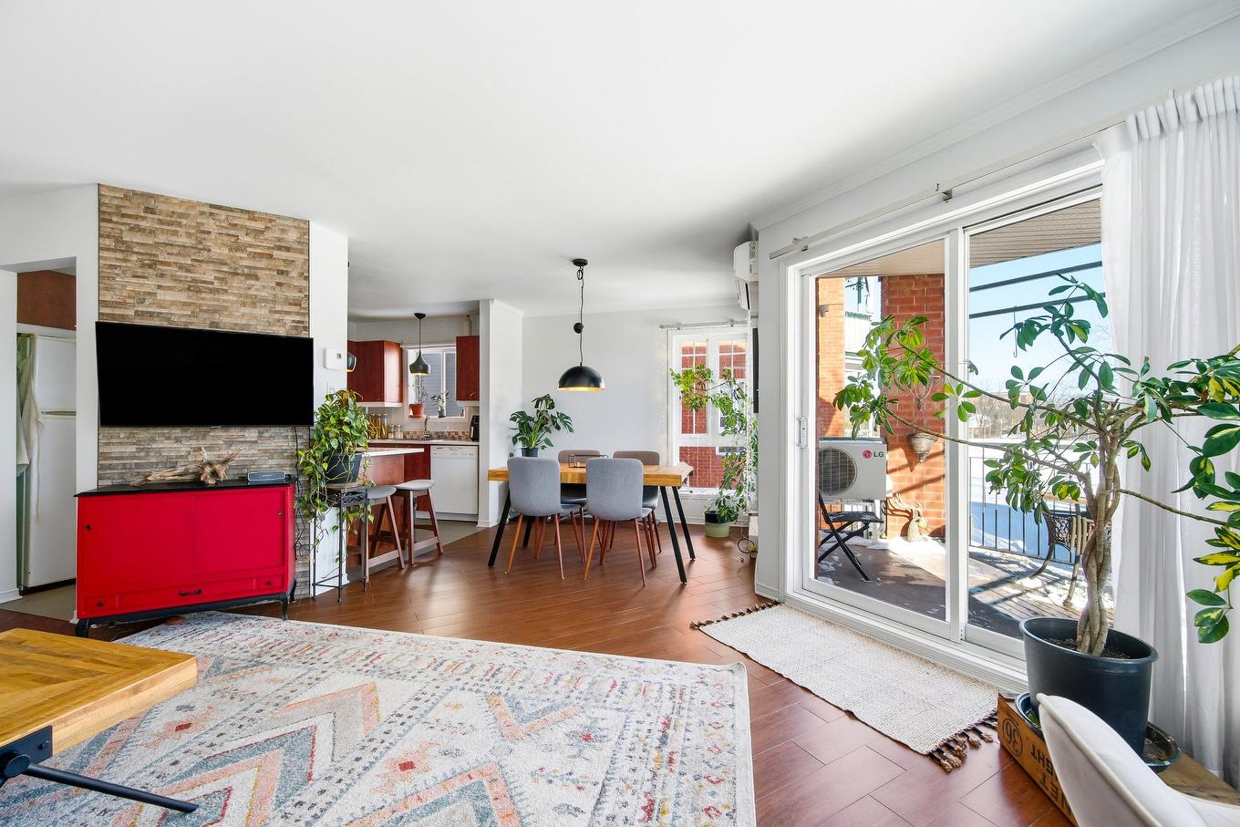 Living room - 202-140 Rue Parent, Longueuil (Greenfield Park), QC - Indoor Photo Showing Living Room